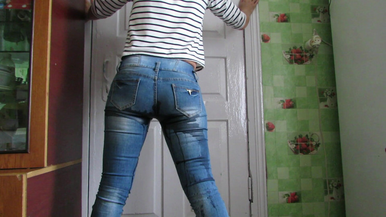 SexyAnka: Das ist für dich. Leck es von meinen beinen.