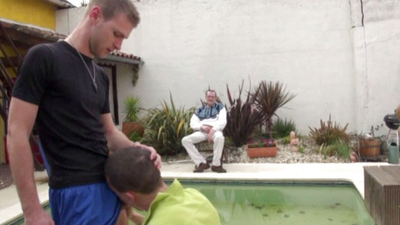 Crunch Boy: Lelaki sesat membantu penggambaran lucah gay dengan twinks