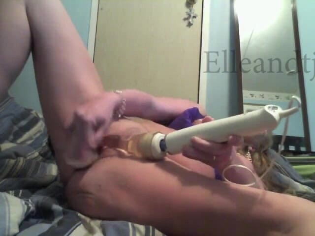 elleandtj: रंडी पत्नी elle बैंगनी अधोवस्त्र में हस्तमैथुन करती है