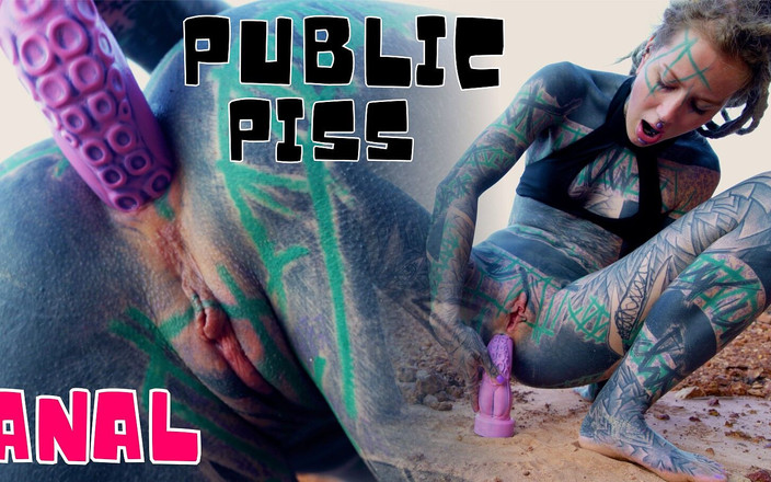 Anuskatzz: Me masturbo fuera de mi agujero anal con un consolador...