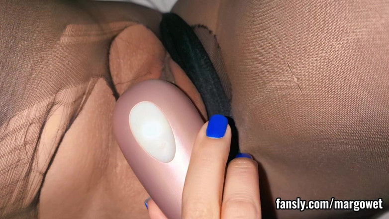 Margo Wet: Ripping My Pantyhose to Masturbate
