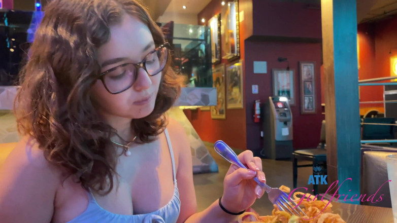 ATK Girlfriends: Virtuelles Date