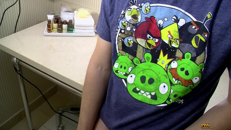 Piss Twinks: 可爱的未割包皮男孩潮吹和浸泡