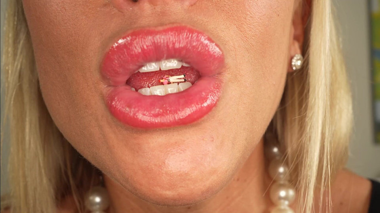 CALLIE ROKS: उधारकर्ता को कैली के दिग्गजों द्वारा हॉट मांसपेशियों की चुदाई मिलती है