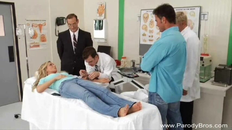 Parody Bros: Perfecte blonde schat heeft harde seks bij de dokter