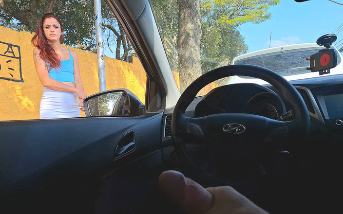 ksalnovinhos: Masturbazione rischiosa per la rossa calda che era alla fermata...