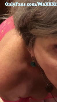 MILF Faminta Por Porra Precisa De Alimentação! POV Boquete • Show • Engolir!