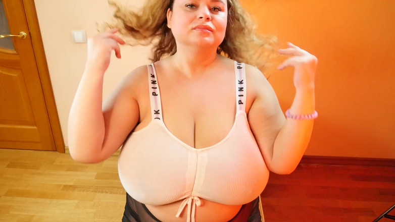 Anna Katz: Товстушка дивиться крізь топ з масивними цицьками всередині