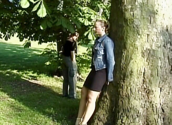 Analiscius: Она ждала его кончит и имеет ее задницу