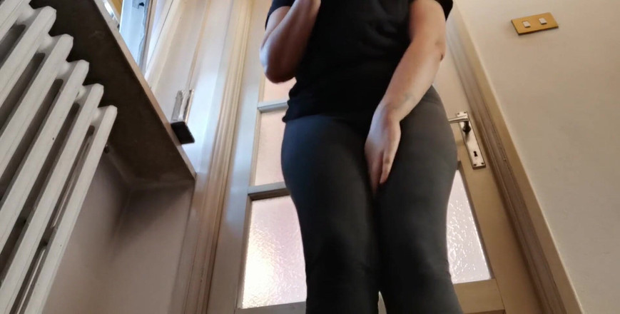 Nicoletta Embassi: Чудова сеча за межами ванної кімнати магазину, як тільки я закінчу покупки, я мочу всі свої штани