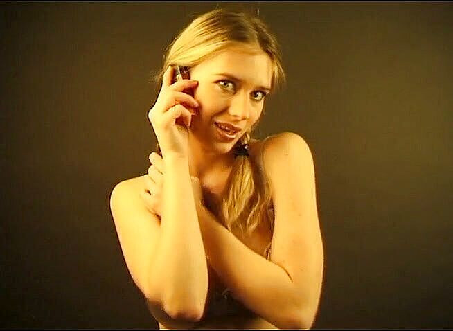 Flash Model Amateurs: Cewek pirang dengan pakaian dalam seksi