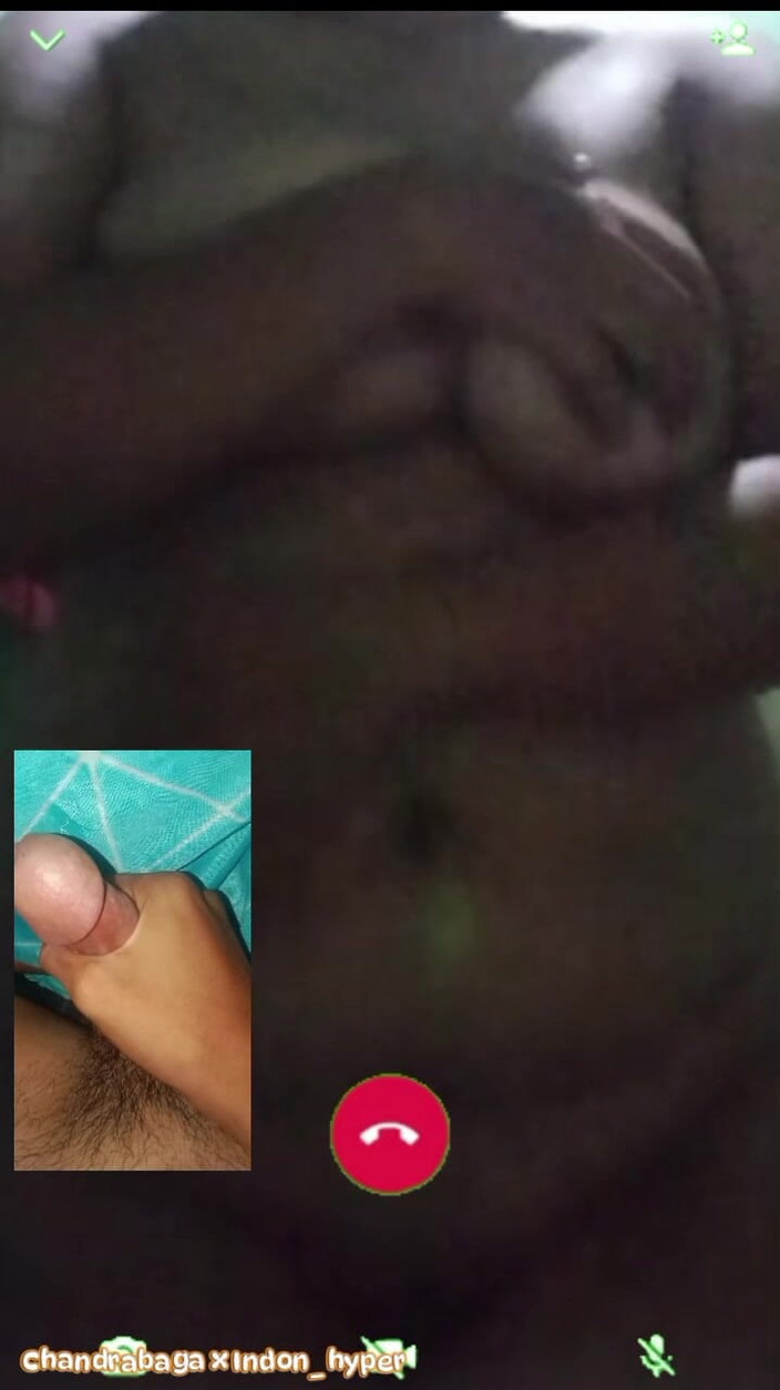 Claraidn: Sesso videochiamata con la mia matrigna ahhh quei grandi seni...