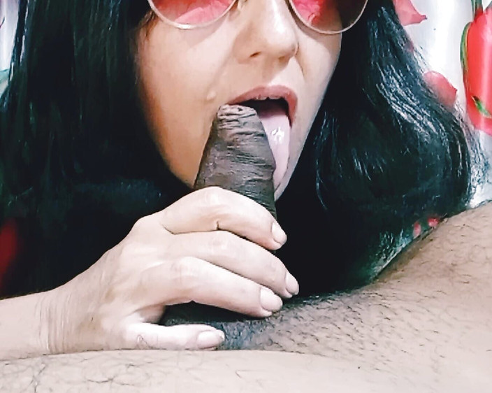 Bolly Karma: 대물 자지를 빨아먹는 발정난 하녀