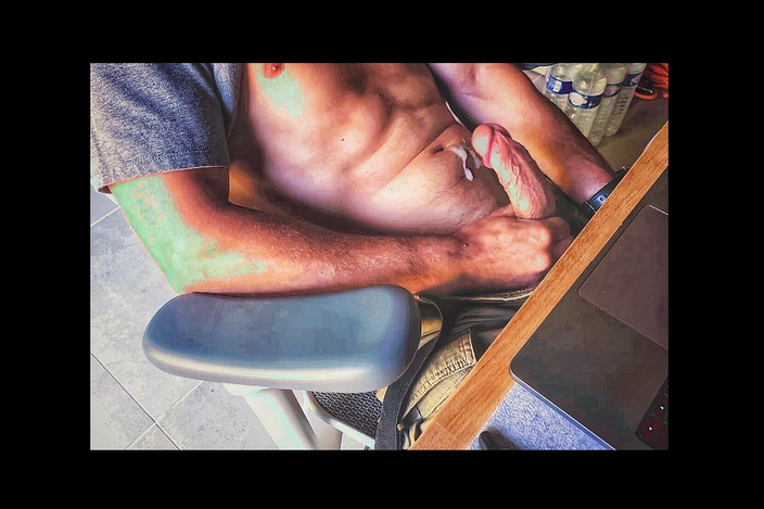 Fabreth films: Pria militer merekam dirinya untuk istrinya di waktu luangnya