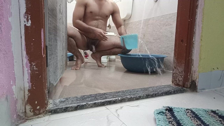 LovedSunsine1990: ¿Quieres bañarte desnuda conmigo?