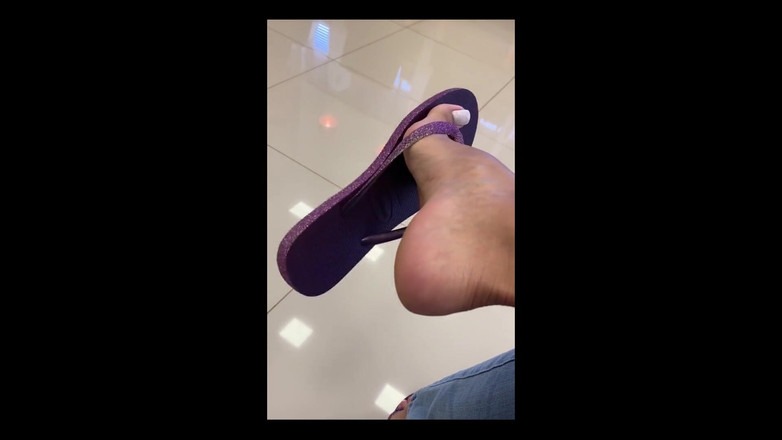 KiffaFeet: Kiffa Is in a Medical Waiting Room