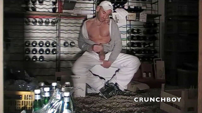 Sneaker gay: Băiat strâmt solo adulmecându-și adulmecații adidași