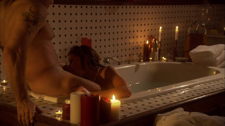 Hand Lotion Studios: Pár je nadržený a ošukaný ve vaně