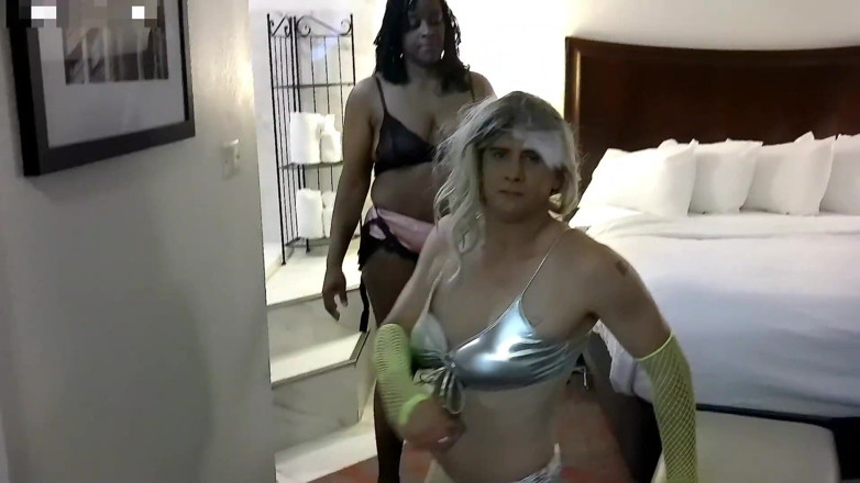 Michelle Cox: Miss Dicky N Miss Kinky Pounding Ass