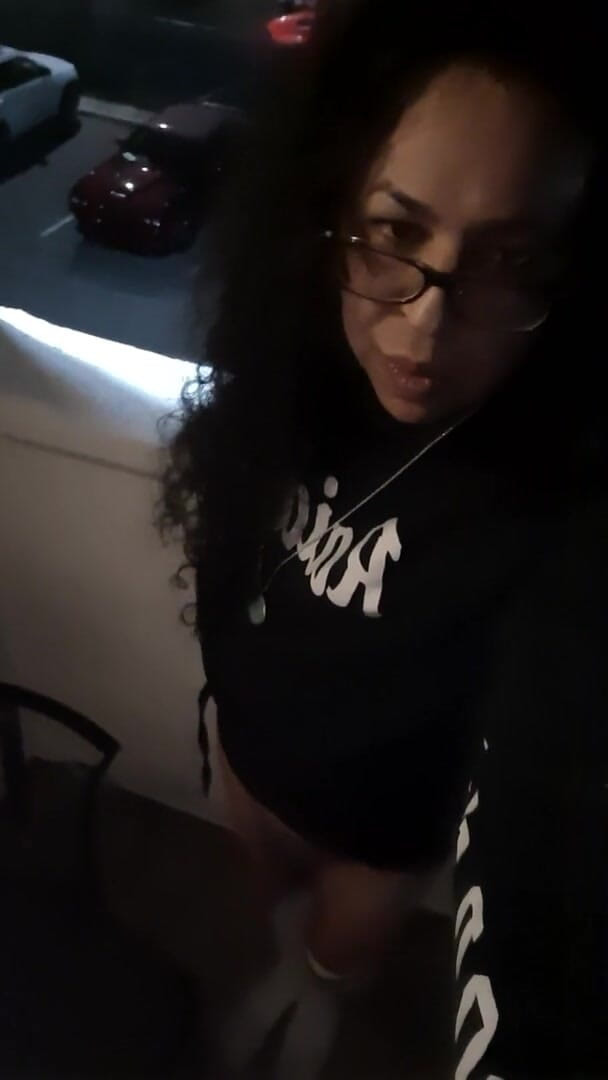 Zoeydoll: Pozdní noc na hotelovém balkóně