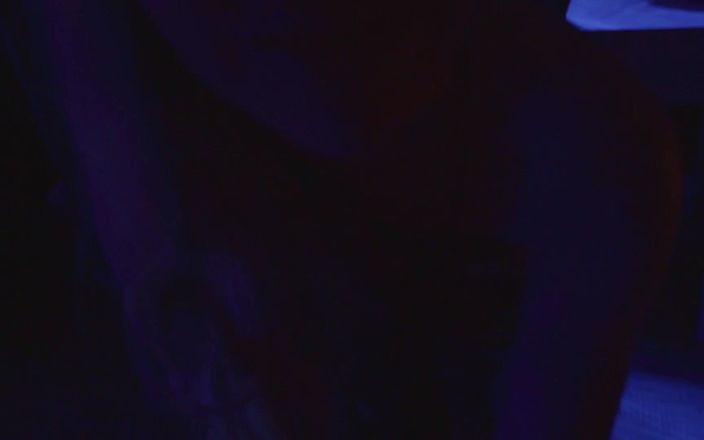 Petite Asian hefburg: Miauw for Me Kitty