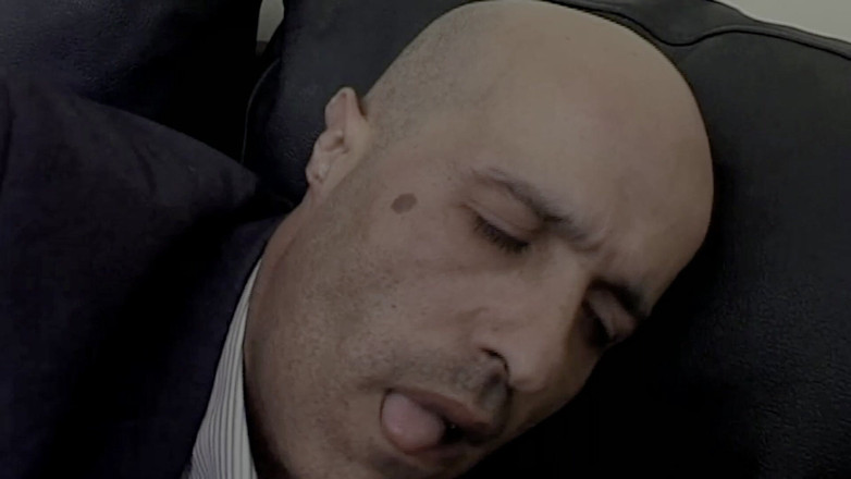 Inthe MILF room: 阴道穿孔和鸡巴在屁股为valentine demy