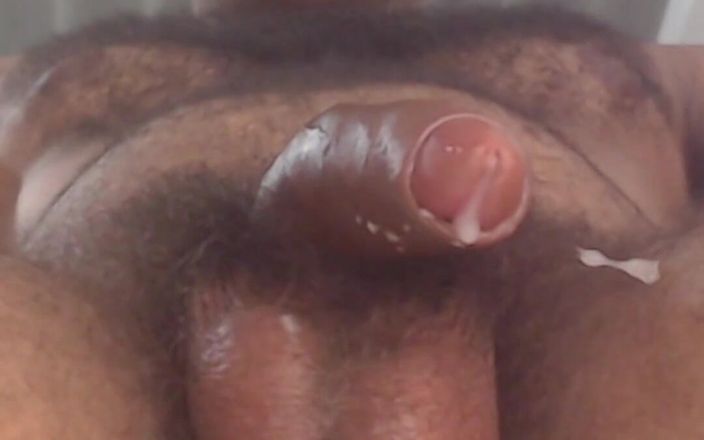Hairy male: Hairy Male Shoots Semen and Spurts Juice