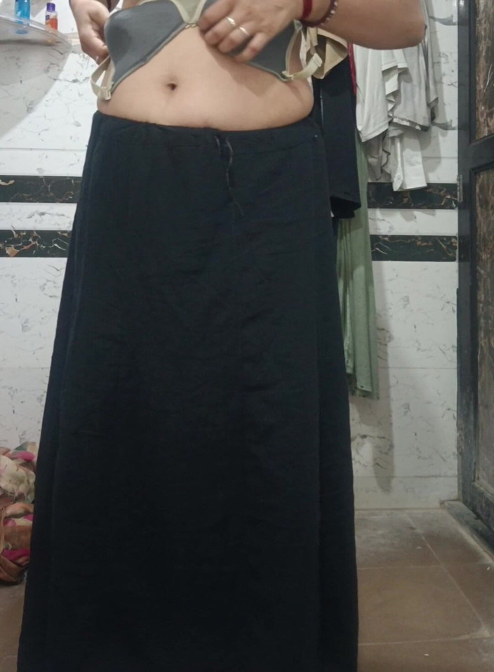 Priyahot77: Priya Bhabi Big Boob Pressing in Bathroom