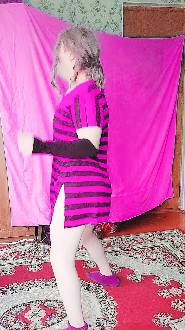 Kitty_Cross: Танцевальное шоу розового платья, горячая белая симпатичная домохозяйка фембоя кроссдрессера