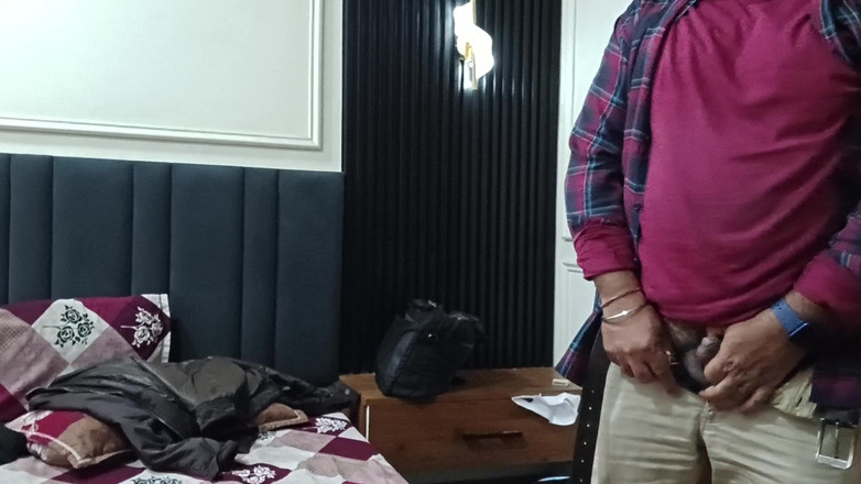 Austin Rose: Reifer indischer mann wichst allein in seinem zimmer, 4K-video