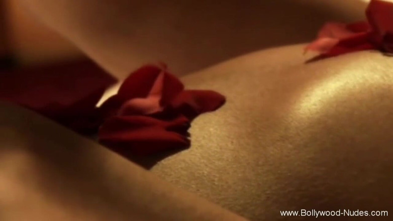 Bollywood Nudes: She learns how to seduce men this way