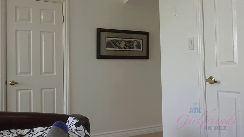 ATK Girlfriends: Virtuální kouření / footjob / honění s Natalie Monroe