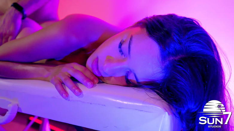 Sun7: Es Begann Als Massage... Und Landete in Einem Unglaublichen Fick.