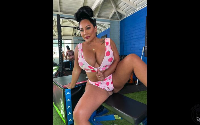 Tommy Wood XXX: Riesiger arsch, latina-MILF mit Riesentitten, fickt großen schwanz im fitnessstudio