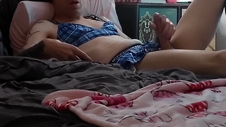 Biguy6999: Bobbie Shamelessly Masturbates While Her Friend Watches