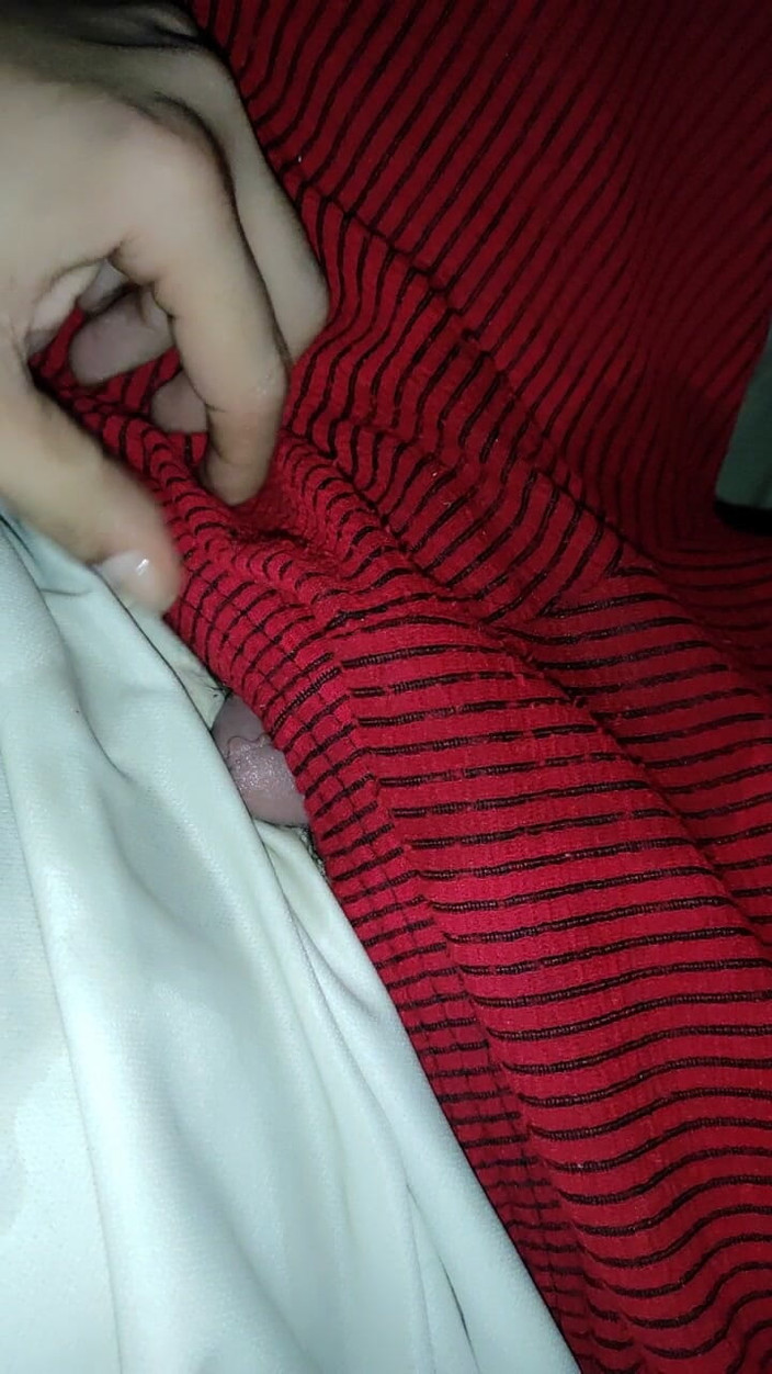 SmokedAlloy2: 더티정크브로는 자신의 양말을 바라보며 흥분한다.