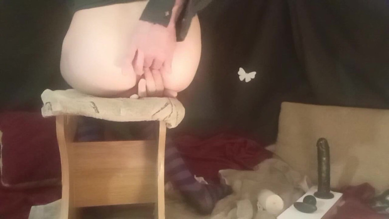 DiiVampy: Vampy đào tạo dùng tay chọc và tự sướng