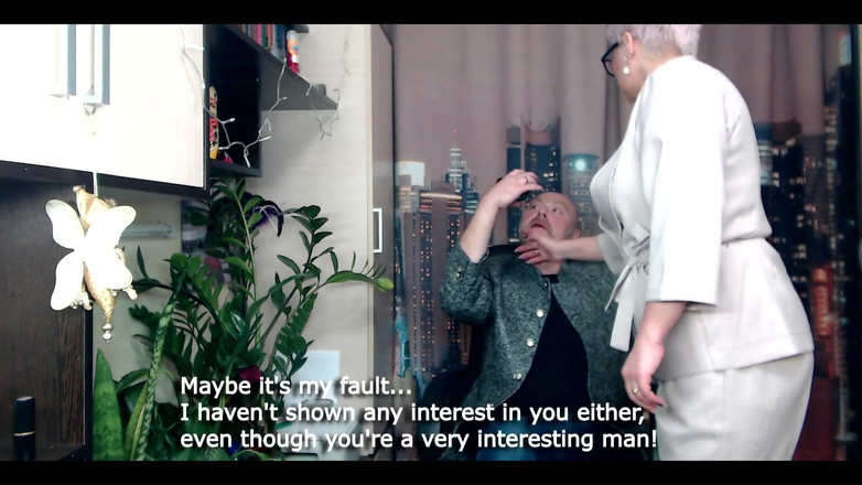 AimeeParadise: Кабачок і морква в зрілу пизду мамки-секретарки.