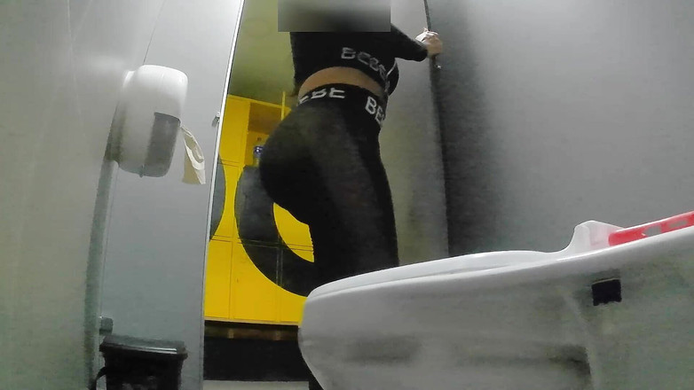 Katrina4deluxe: Awek di bilik air dan merakam dirinya kepada saya dalam...