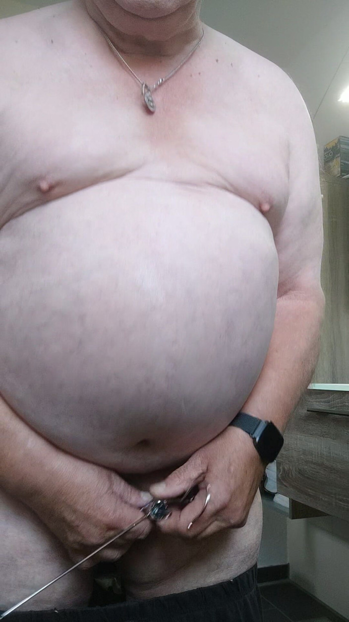 Karlchengeil: Klemmen op pik