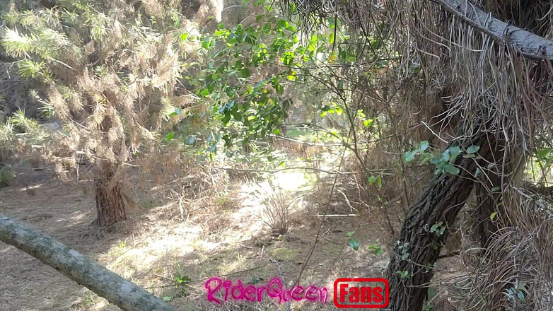 Only Riderqueen BBW Step Mom Latina Alone: Riderqueen наодинці, на відкритому повітрі, відео для моїх шанувальників.