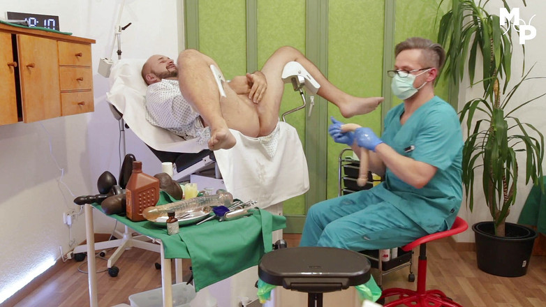 Marcus Pollack Gay: पोर्नस्टार मार्कस पोलैक चरम गुदा के लिए डॉक्टरों गाइनो चेयर पर