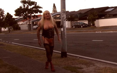 Sissy Becky: Sissyslutbecky all'aperto come una troia