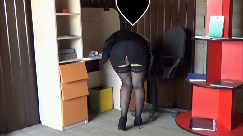 Nylon-Heels: Office lady in stockings and no panties