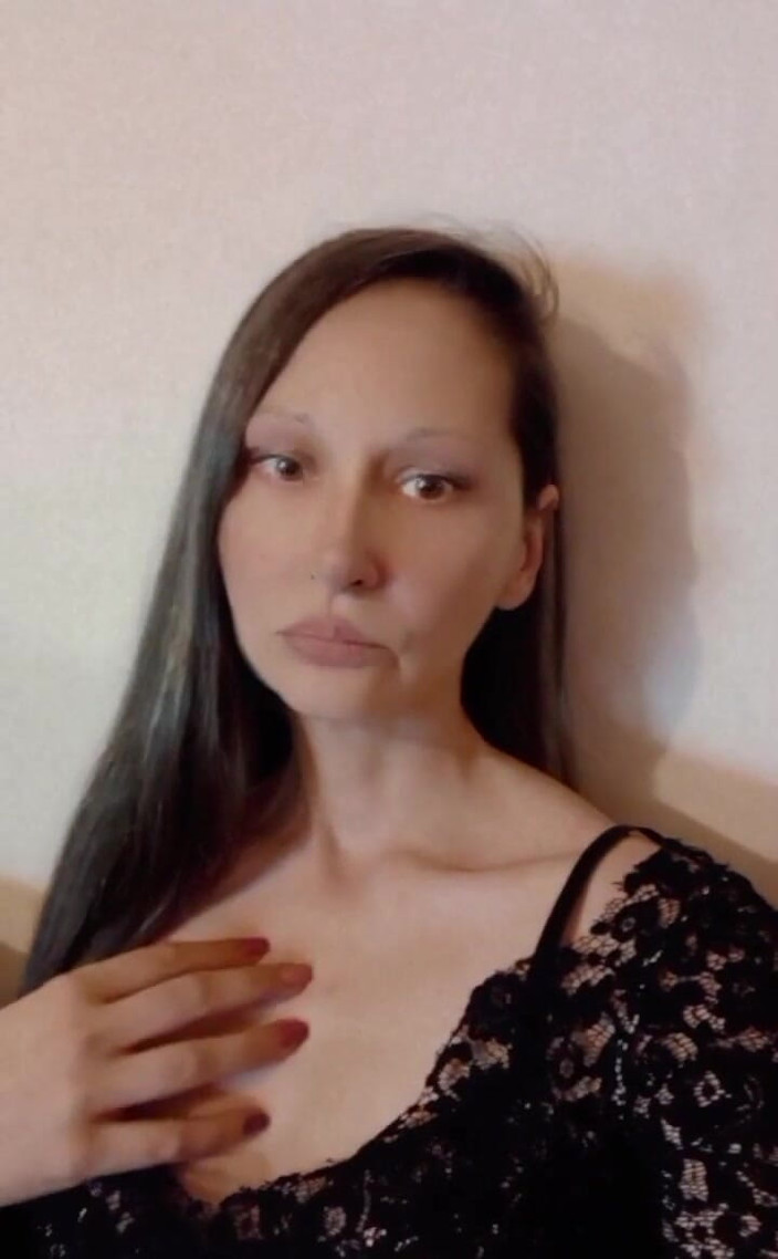 Dominatrix Redsonyja: Ajută-o pe regină să stea pe Tron