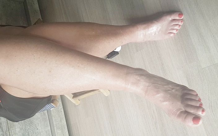 Pov legs: Barefoot in the sun