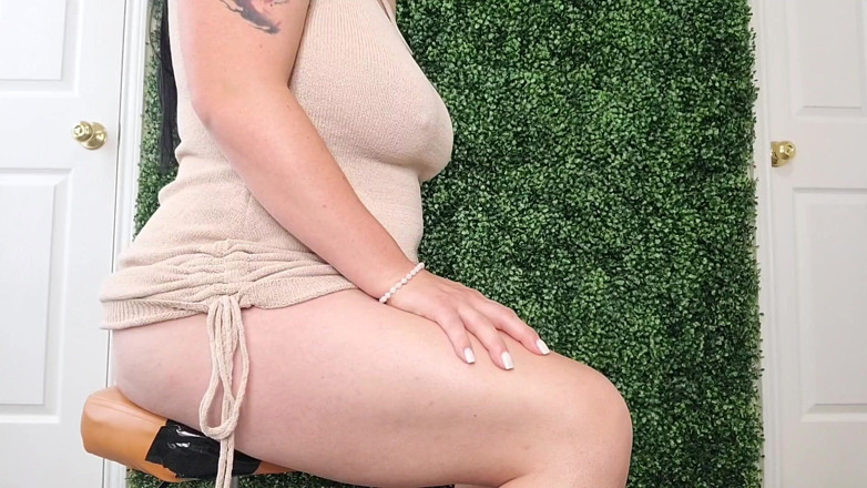 Julia Ryan: Give Me the Fucking Cash