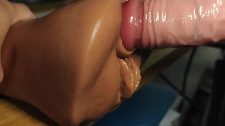 Robertxx: Hennes levande puls ultrarealistiska närbildsbeskrivning