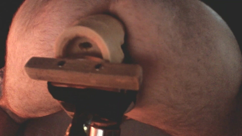 Bttmbear71: Machine Fucking with a 10 inch ass ripper..