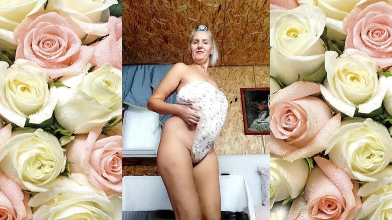 Lukerya: Neşeli yaşlı bir kadının ateşli çıplak vücudu